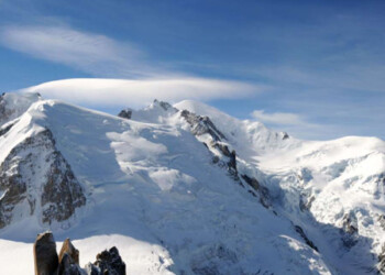 Uno de los fallecidos, según precisaron los medios galos, es el guardián de un refugio de montaña en Courchevel