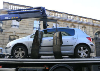 Auto de Attilio Maggiuli, italiano de 67 años, con el cual empotró la sede de gobierno de Francia