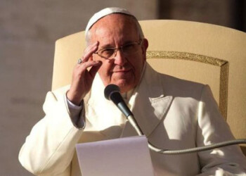 Francisco supera en popularidad a Benedicto XVI