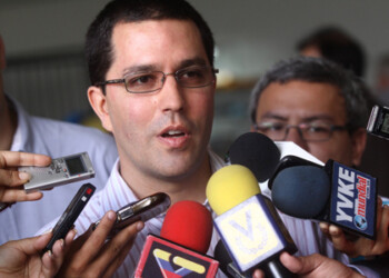 El vicepresidente de la República, Jorge Arreaza, envió un abrazo desde el alma a tod@s l@s compatriotas en estos días navideños