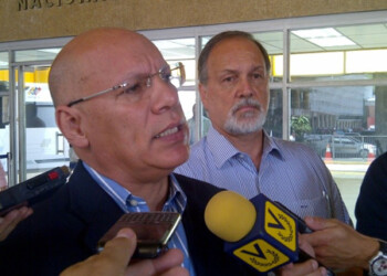 Urquiola exhorta al Gobierno a tomar más acciones y dejar el palabrerío.