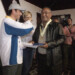 El director de la UEE Juan de Dios Guanche, William Calderón, recibió reconocimiento de manos del gobernador