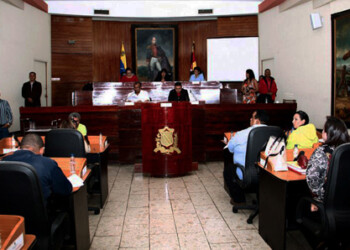 El salón de sesiones del parlamento regional será el escenario para efectuar el acto.