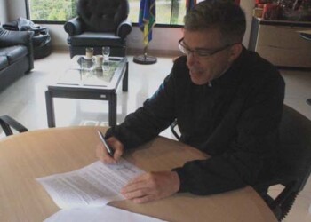 Alcalde de Los Salias firmó el decreto.