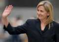 La imputación de la infanta Cristina supone un duro golpe para su imagen y para el rey Juan Carlos, que gozó de una gran popularidad gracias al papel que desempeñó durante la transición de España hacia la democracia