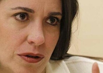 La diputada comentó que, la actual directiva del poder legislativo la han visto sumisa al poder del ejecutivo, entregando una ley habilitante que no contaba con los votos suficientes