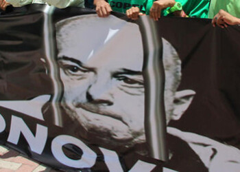 Cientos de personas han protestado manifestando apoyo a Iván Simonovis