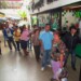 Venta de papel higiénico en supermercado local