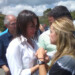 Lilian Tintori junto a la diputada de la AN María Corina Machado en la entrada de la cárcel de Ramo Verde.