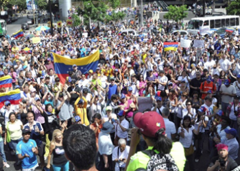 Los dirigentes estudiantiles afirmaron que las movilizaciones continuaran el día de mañana, aunque no dieron a conocer los detalles de esta convocatoria