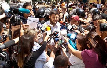 El dirigente nacional de Voluntad Popular y alcalde del municipio El Hatillo, David Smolansky, recordó que la Defensoría del Pueblo debe estar al servicio de la ciudadanía, independientemente de su ideología política