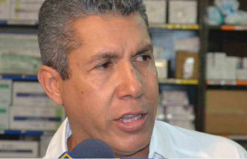 "Condenamos los actos violentos que marcaron la jornada cívica y pacífica que iniciaron nuestros estudiantes", puntualizó el gobernador