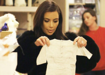 Kim había mostrado en redes sociales algunas prendas de marca para la pequeña incluso antes de su nacimiento, pero por ahora prefiere ropa de segunda