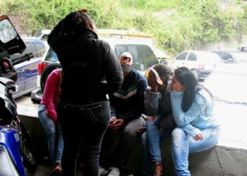 En las afueras de la morgue de Bello Monte se encontraban los familiares
