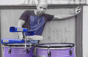 Este destacado percusionista ha tenido la oportunidad de trabajar  junto agrandes exponentes de la música de la talla de: Shakira, Ricky Martin, Jennifer López, Alejandro Sanz y otros latinos