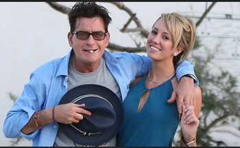 Sheen tendrá que armarse de paciencia a la hora de planificar su ansiada boda con la actriz Brett Rossi