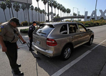 Las policías locales y algunas empresas comerciales recogen esa información de manera metódica con cámaras montadas en sus vehículos, registrando la hora, el día y el lugar donde se tomó la imagen