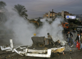 Medios libaneses informaron de que un millar de combatientes rebeldes de esta ciudad están huyendo a la región de Arsal, de mayoría suní, en el noreste del Líbano, y favorable a la oposición siria