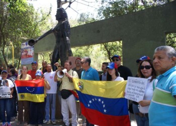 Estudiantes organizaron asamblea de ciudadanos en la “Plaza de La Resistencia”
