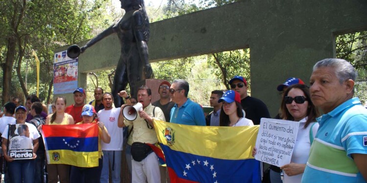 Estudiantes organizaron asamblea de ciudadanos en la “Plaza de La Resistencia”