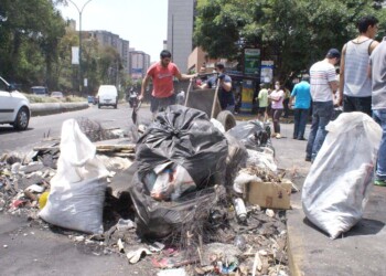 Con escobas en mano vecinos de San Antonio dijeron no a las barricadas