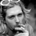 El vocalista del grupo Nirvana fue encontrado muerto en su residencia en abril de 1994. La autopsia concluyó que el cantante se disparó en la cabeza con una escopeta encontrada en la escena