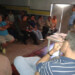 Alcalde José Fernández en reunión con los vecinos.