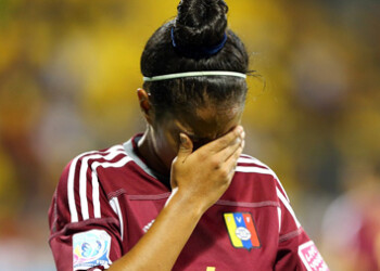 Las japonesas impusieron su juego ante Venezuela y ahora van por el título. En la gráfica, Deyna Castellanos, quien marcó el de la honra en el descuento
Foto fifa.com