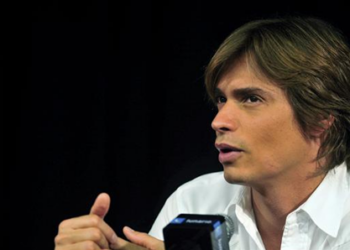 El cantante venezolano aprovechó una entrevista del diario El País de España para enviarle un mensaje al presidente Nicolás Maduro.