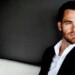 Al salir de la sala judicial, Chris Pine firmó autógrafos a un grupo de de simpatizantes, la mayoría adolescentes