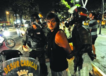 Los operativos ordenados por el presidente Nicolás Maduro consisten  en una mayor presencia policial, detención de radicales y decomisos, lo que se ha concentrado en Caracas, San Cristóbal y Valencia.