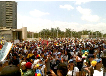 "Te queremos Venezuela, te queremos de verdad", los estudiantes salieron del Parque Miranda y se dirigieron hacia Petare