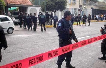 La fiscalía desconoce por el momento el móvil del crimen y busca ahora al delincuente, que logró fugarse