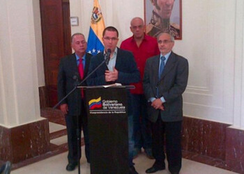 Los miembros de la misión de Unasur, en la que estaban los cancilleres de Colombia, Argentina, Uruguay, Bolivia, Ecuador, Brasil y Surinam, se reunieron durante su visita con representantes del chavismo y oposición
