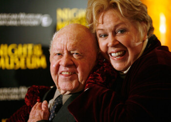 Imagen en vida del actor de Hollywood. Mickey Rooney junto a su esposa  ARCHIVO