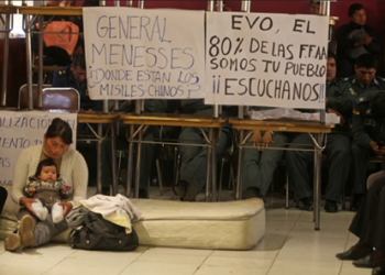 Cientos de militares bolivianos salieron a protestar por mejoras salariales y demás beneficios  AGENCIAS