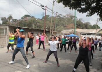 Actividad en la que la familia podrá disfrutar de bailoterapia, aerobox y hiit, estas dos últimas técnicas del entrenamiento funcional de los más duros del fitnnes.ARCHIVO