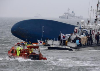 Buzos hallaron otros dos cuerpos en ferry surcoreano; esta vez se trató de dos pequeños unidos por un salvavidas  AGENCIAS