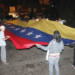 Con banderas, pancartas y consignas, el grupo de manifestantes realizó una caminata que recorrió la calle principal del sector para llegar hasta Camino Real y regresar al punto de salida.