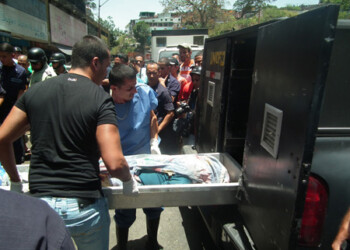 Saliendo de la agencia de lotería ubicada frente a Residencias Imola, Luis Andrés Suarez, de 42 años, encontró la muerte a manos de un par de motorizados