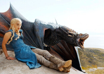 El éxito televisivo de HBO “Games of Thrones” se extendió este martes por otras dos temporadas