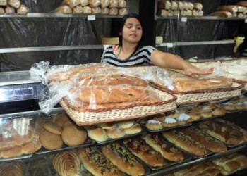 Los mostradores solo exhibe galletas y dulces secos. ARCHIVO