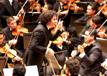 La Orquesta Sinfónica de Venezuela anuncia su próximo concierto, el cual se llevará a cabo el jueves 10 de abril a las 7:00 pm en la Sala José Félix Ribas del Teatro Teresa Carreño.