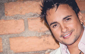 El artista tuvo el gusto y placer de compartir tarima con Gilberto Santa Rosa en diferentes ocasiones, en septiembre del 2009 estrenó un nuevo tema titulado “Culpable” y se posicionó en los primero lugares
