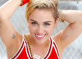Hace poco Cyrus, mostró sus pezones posando para la revista W, la versión alemana de Vogue y también en la portada del single Adore You, por lo visto, Miley no tiene planes para detener esta tendencia