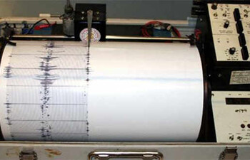 El primer movimiento sísmico fue a las 00.43 hora local (6.43 GMT), de 3,8 de magnitud y con una profundidad focal de 35,7 kilómetros