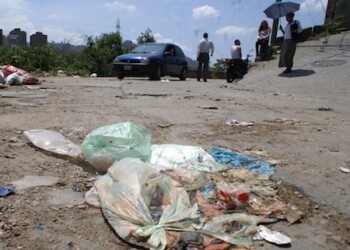 Vecinos piden reparar asfaltado con urgencia