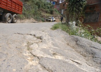 60 carros tipo Jeep no se dan abasto para transportar a todos los sectores de la comunidad