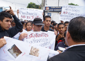 Estudiantes se calentaron y trancaron la calle Alí Primera