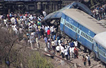El accidente se produjo el domingo por la mañana en el distrito de Raigad, unos 100 kilómetros al sur de la capital financiera de India, Mumbai